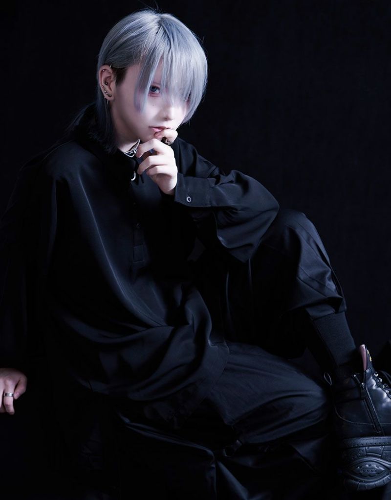 ililil【イルイルイル】『下弦-blackshirt』/全1色